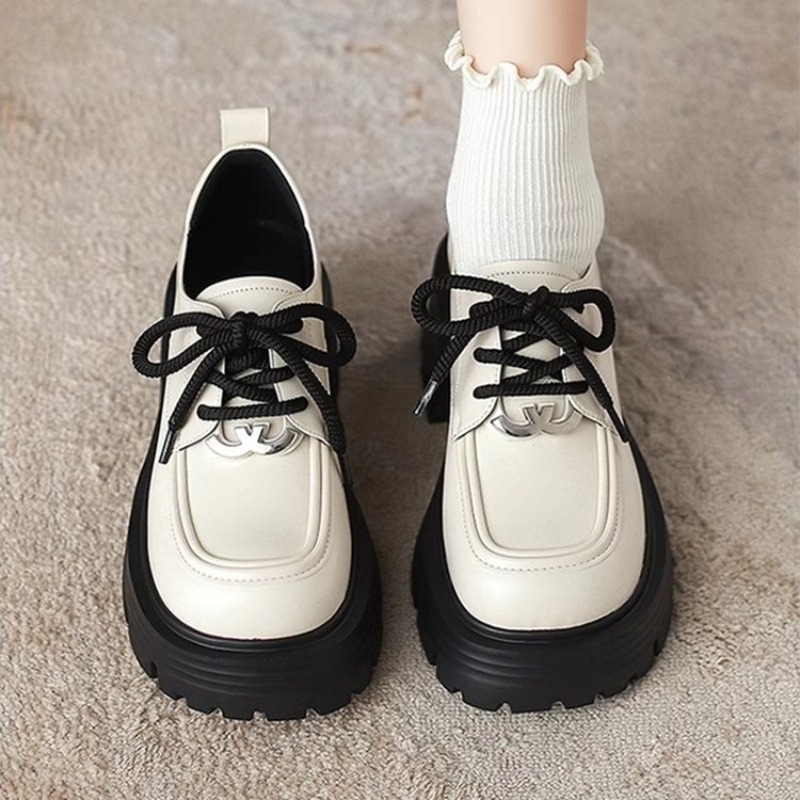 Oxford Lace Up Women - รองเท้าผู้หญิงสีขาวแบบแพลตฟอร์ม ทรงอ็อกซ์ฟอร์ด หัวกลม ตกแต่งโลหะ ผูกเชือก พื้นหนา