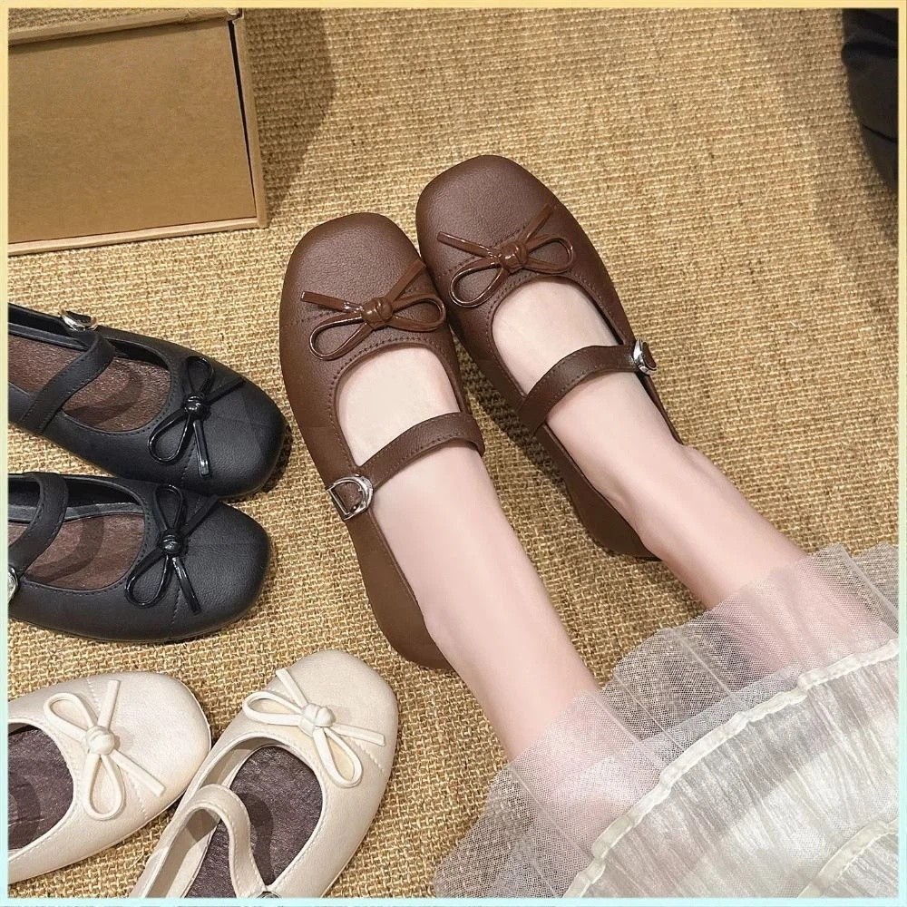 Mule Slip On - รองเท้าแตะผู้หญิงแบบผูกโบว์ประดับมุก นุ่มสบาย กันลื่น ส้นเตี้ย เหมาะกับชุดเดรสฤดูร้อน รองเท้าแตะแบบปิดนิ้วเท้าอเนกประสงค์